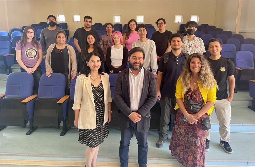 Curso de ética de la profesora Taeli Gómez, recibe visitar del Colegio de Abogados de Atacama