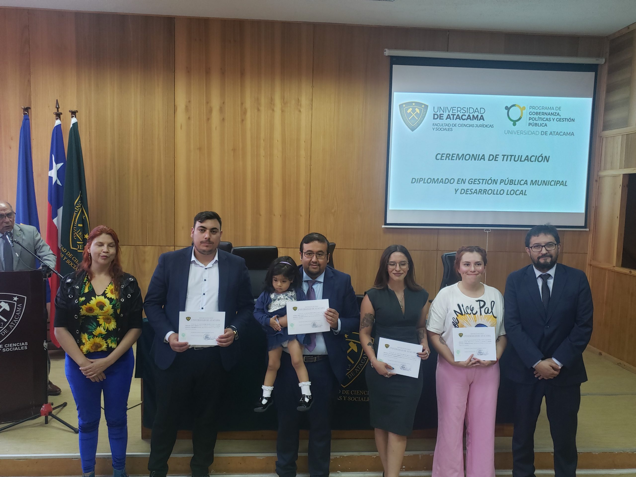 Con emotiva Ceremonia se realiza entrega de títulos de la segunda versión del  Diplomado en Gestión Pública Municipal y desarrollo local realizado por el Programa de Gobernanza, Políticas y Gestión Pública de la Facultad de Ciencias Jurídicas y Sociales