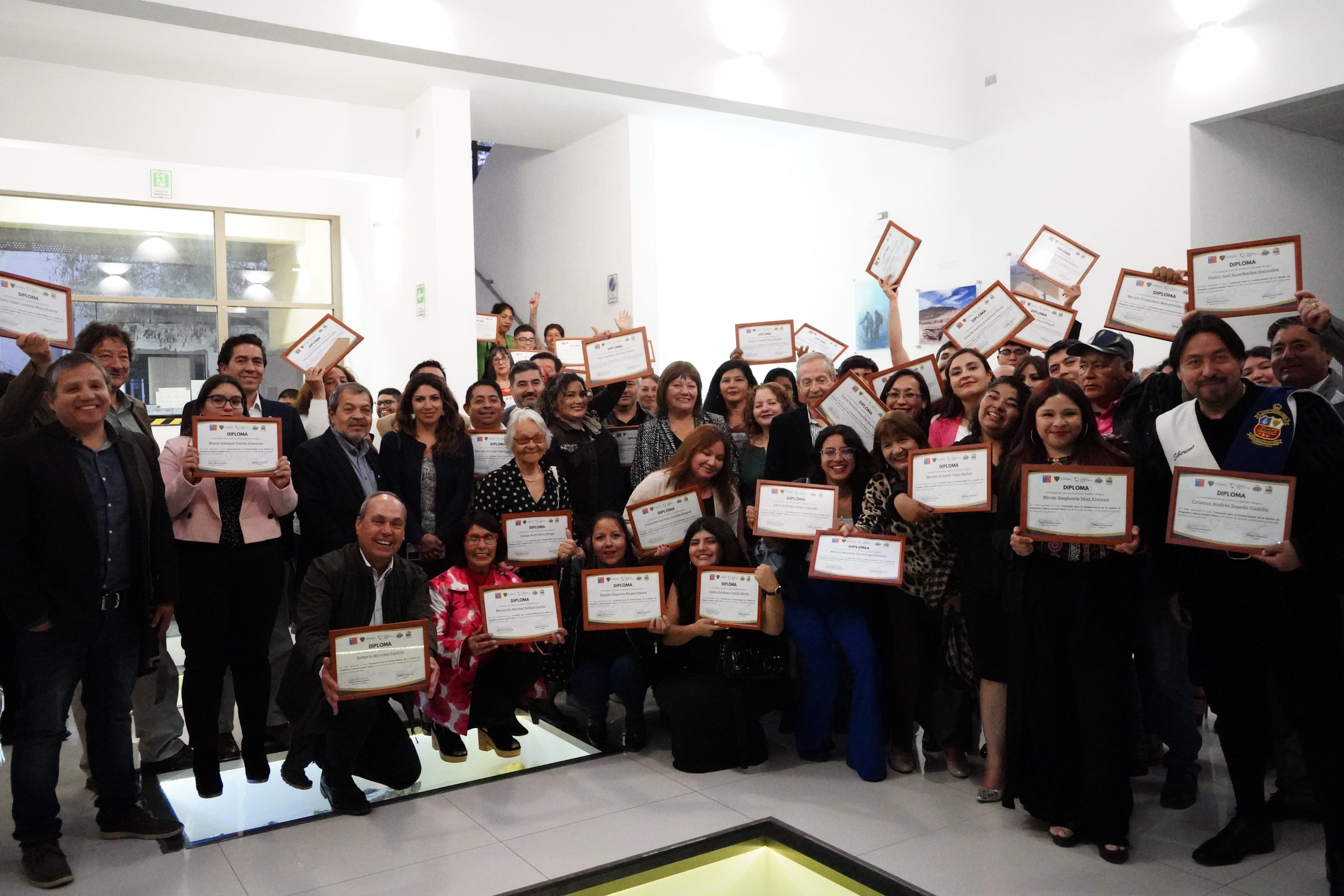 55 líderes y dirigentes sociales culminaron con éxito su formación en la Universidad de Atacama